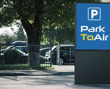 Cancello d'ingresso PArkToAir Bologna con insegna